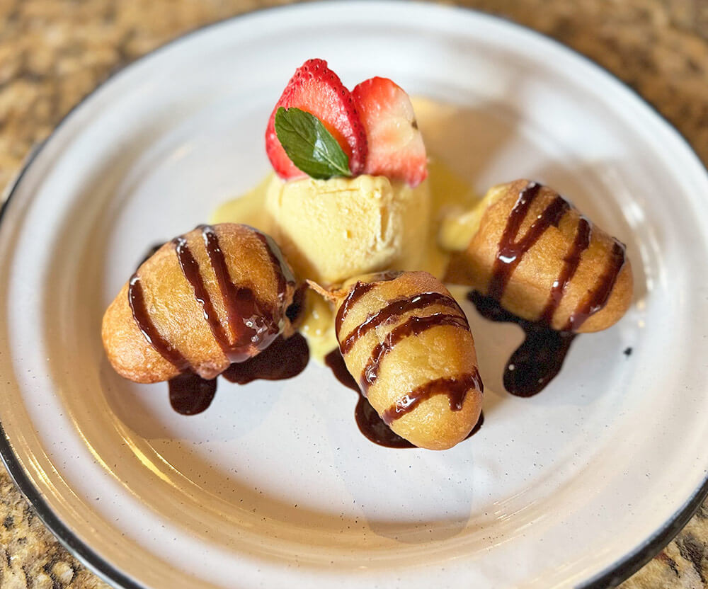 Fried dough filled with pastry cream - Casa Tequila®